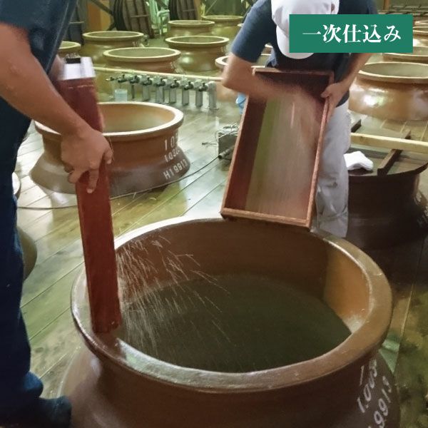 蔵人の五感と、木の温もりに育まれた